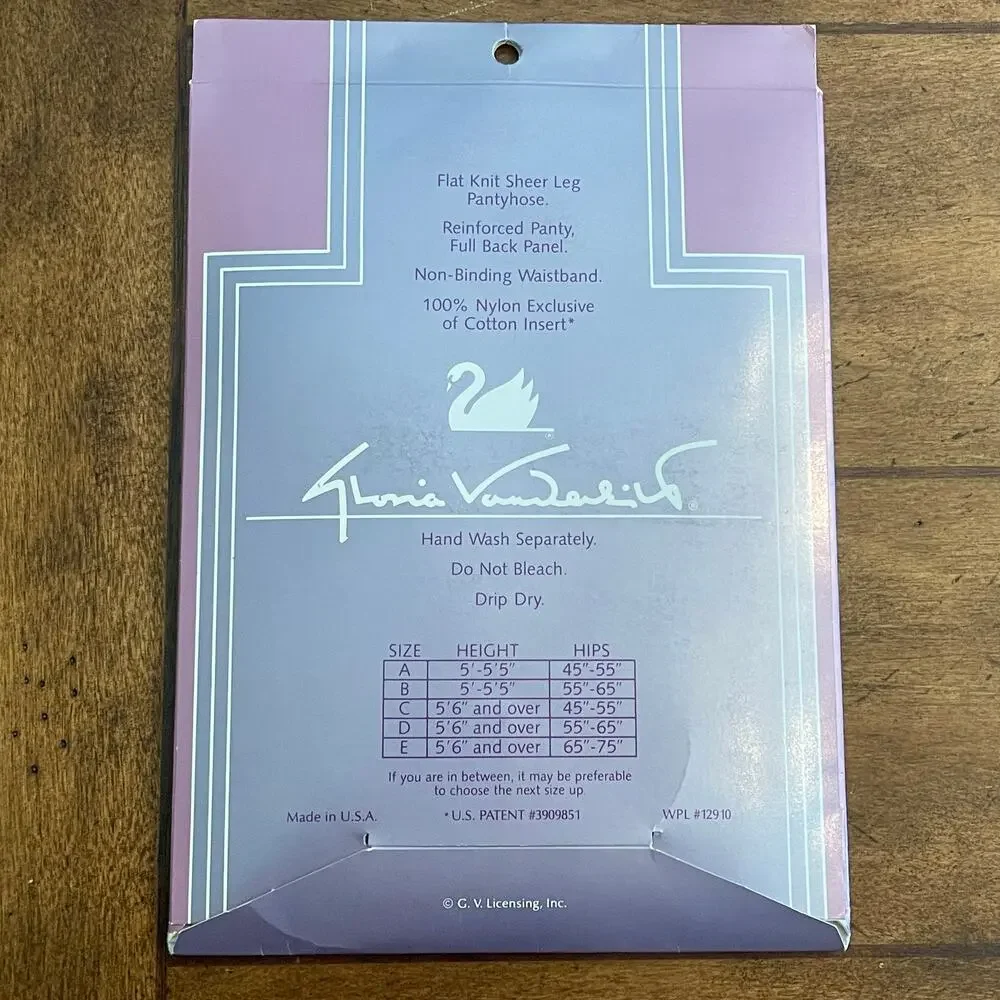 Gloria Vanderbilt Daysheer Sandalfoot Pantyhose Size: D, Color: Taupe C-13